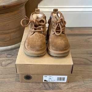 Boys Uggs Nuemel chestnut lace up boots - size 7